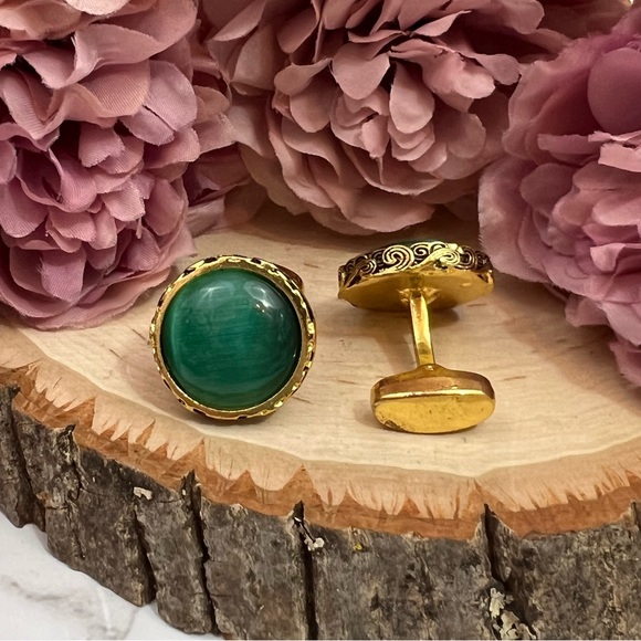 Elegant Round Emerald Green Chrysoprase Gold Cufflinks - Picture 8 of 16